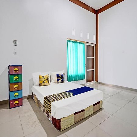 Отель Oyo 92006 Kost Sejahtera Syariah Сидоарджо Экстерьер фото