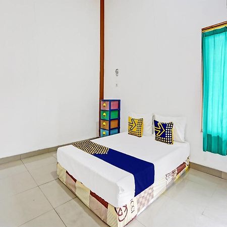 Отель Oyo 92006 Kost Sejahtera Syariah Сидоарджо Экстерьер фото