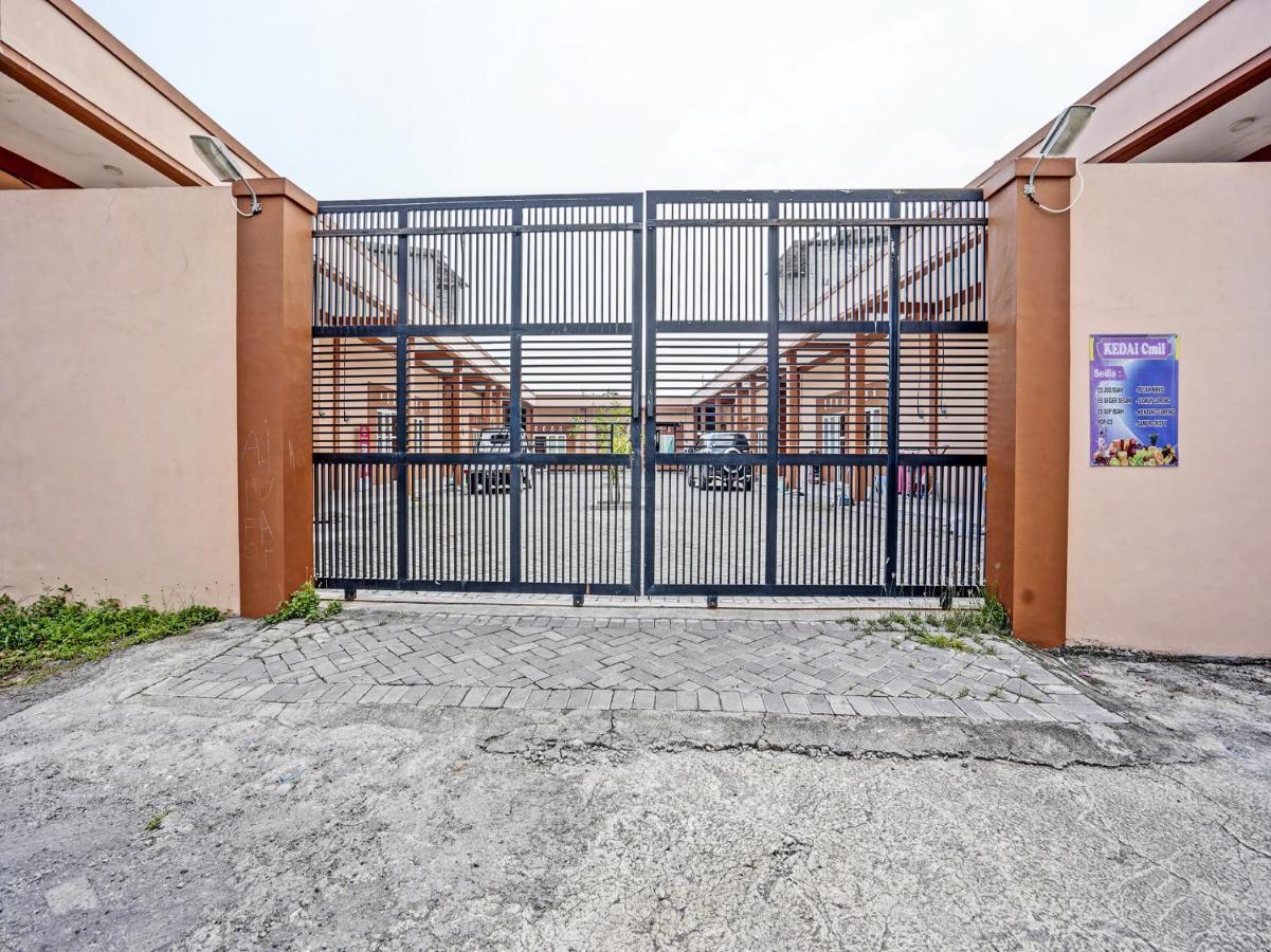 Отель Oyo 92006 Kost Sejahtera Syariah Сидоарджо Экстерьер фото