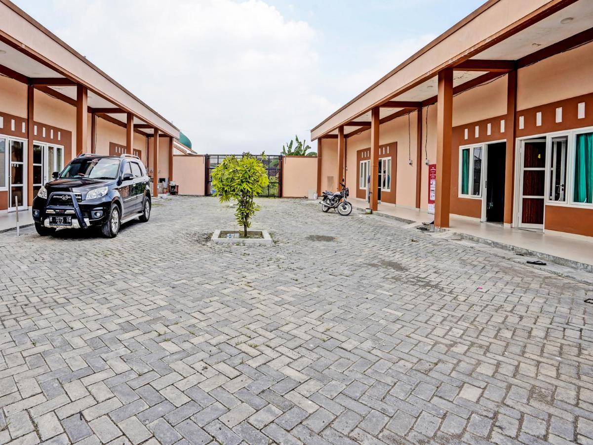 Отель Oyo 92006 Kost Sejahtera Syariah Сидоарджо Экстерьер фото