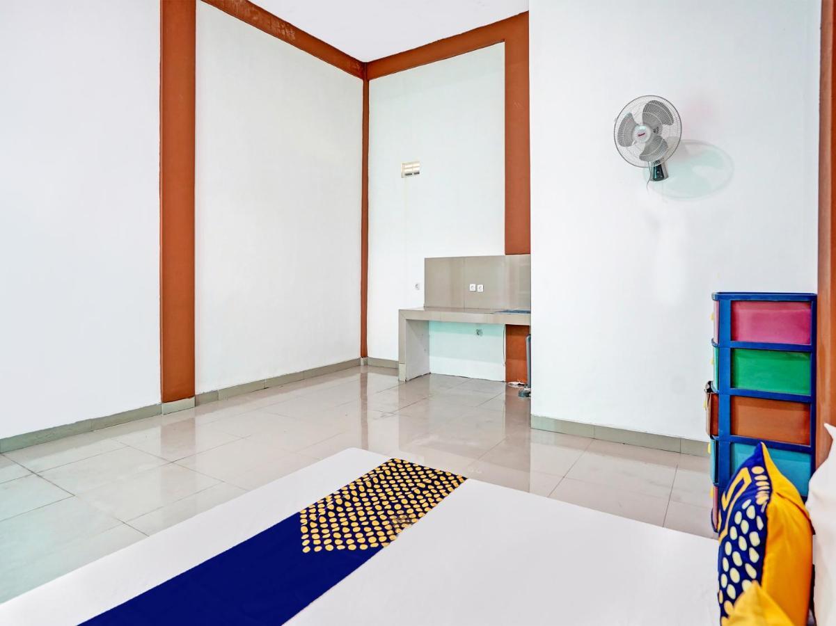 Отель Oyo 92006 Kost Sejahtera Syariah Сидоарджо Экстерьер фото