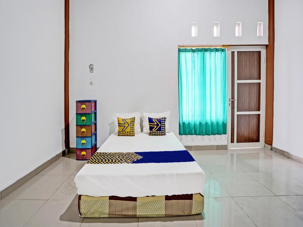 Отель Oyo 92006 Kost Sejahtera Syariah Сидоарджо Экстерьер фото