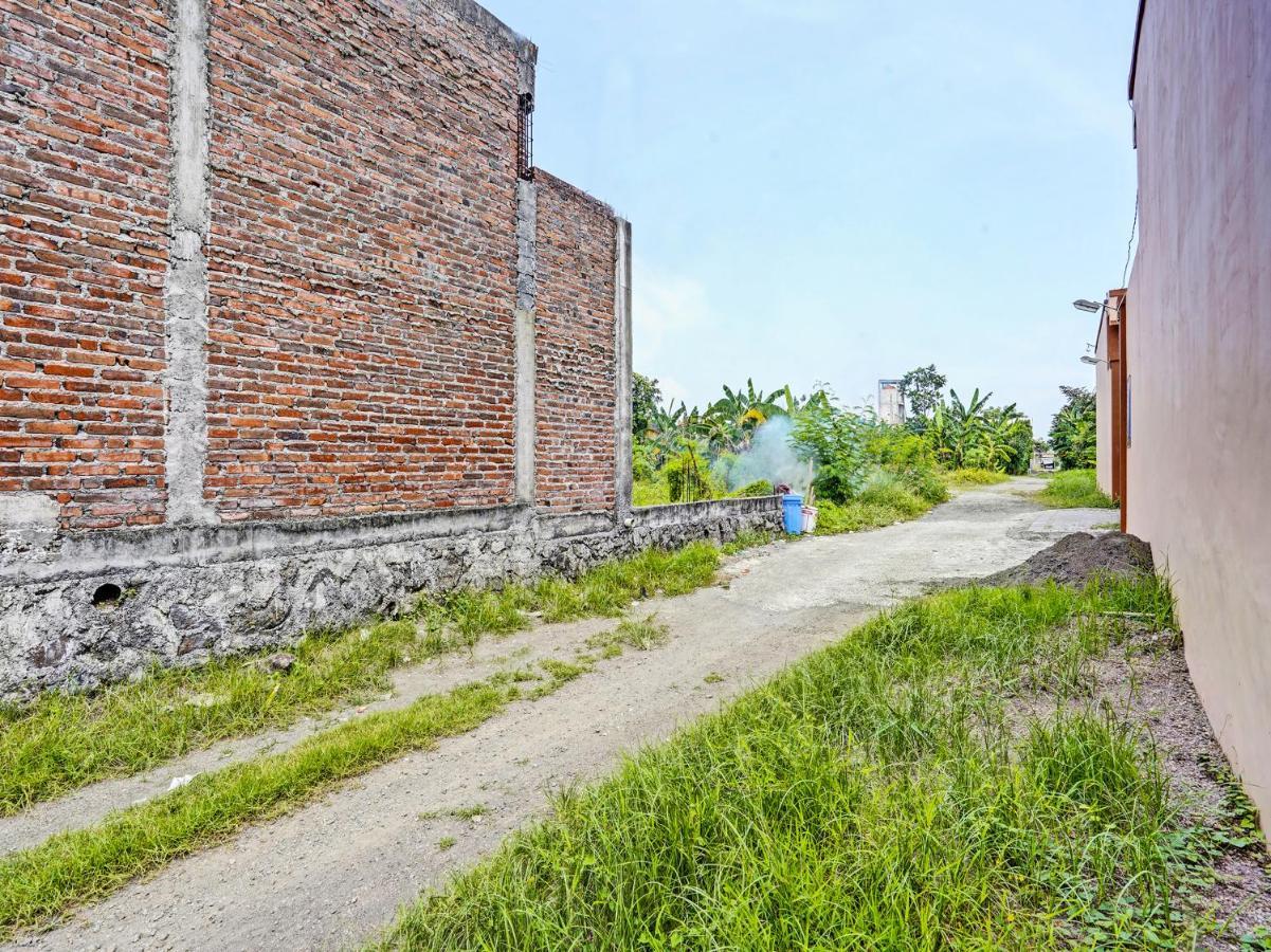 Отель Oyo 92006 Kost Sejahtera Syariah Сидоарджо Экстерьер фото