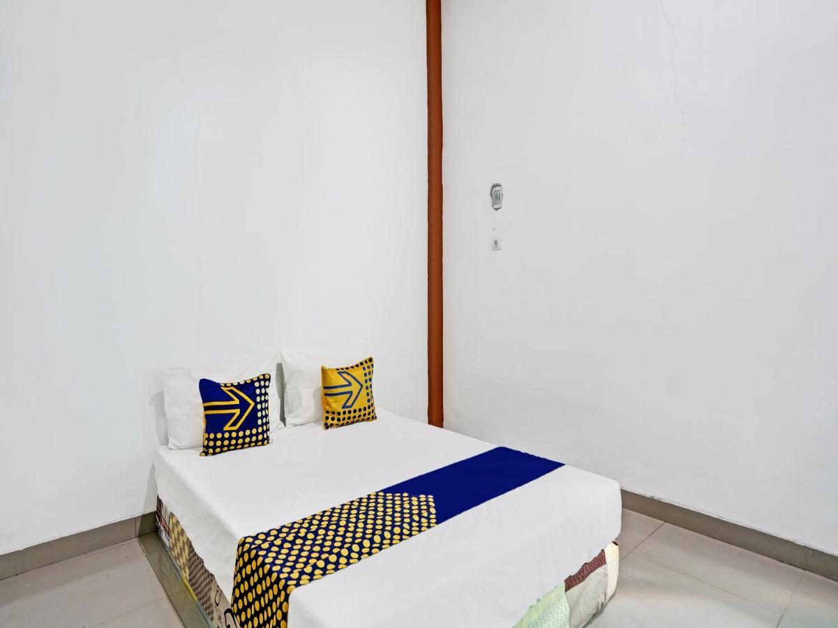 Отель Oyo 92006 Kost Sejahtera Syariah Сидоарджо Экстерьер фото