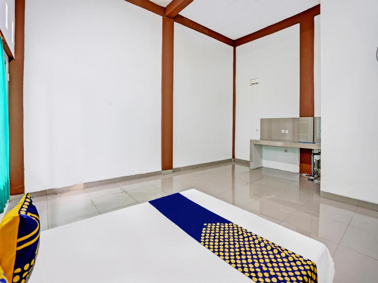Отель Oyo 92006 Kost Sejahtera Syariah Сидоарджо Экстерьер фото