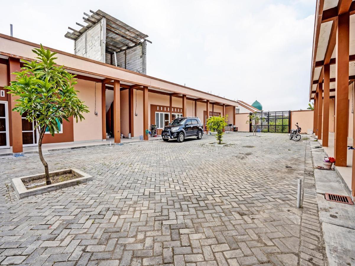 Отель Oyo 92006 Kost Sejahtera Syariah Сидоарджо Экстерьер фото