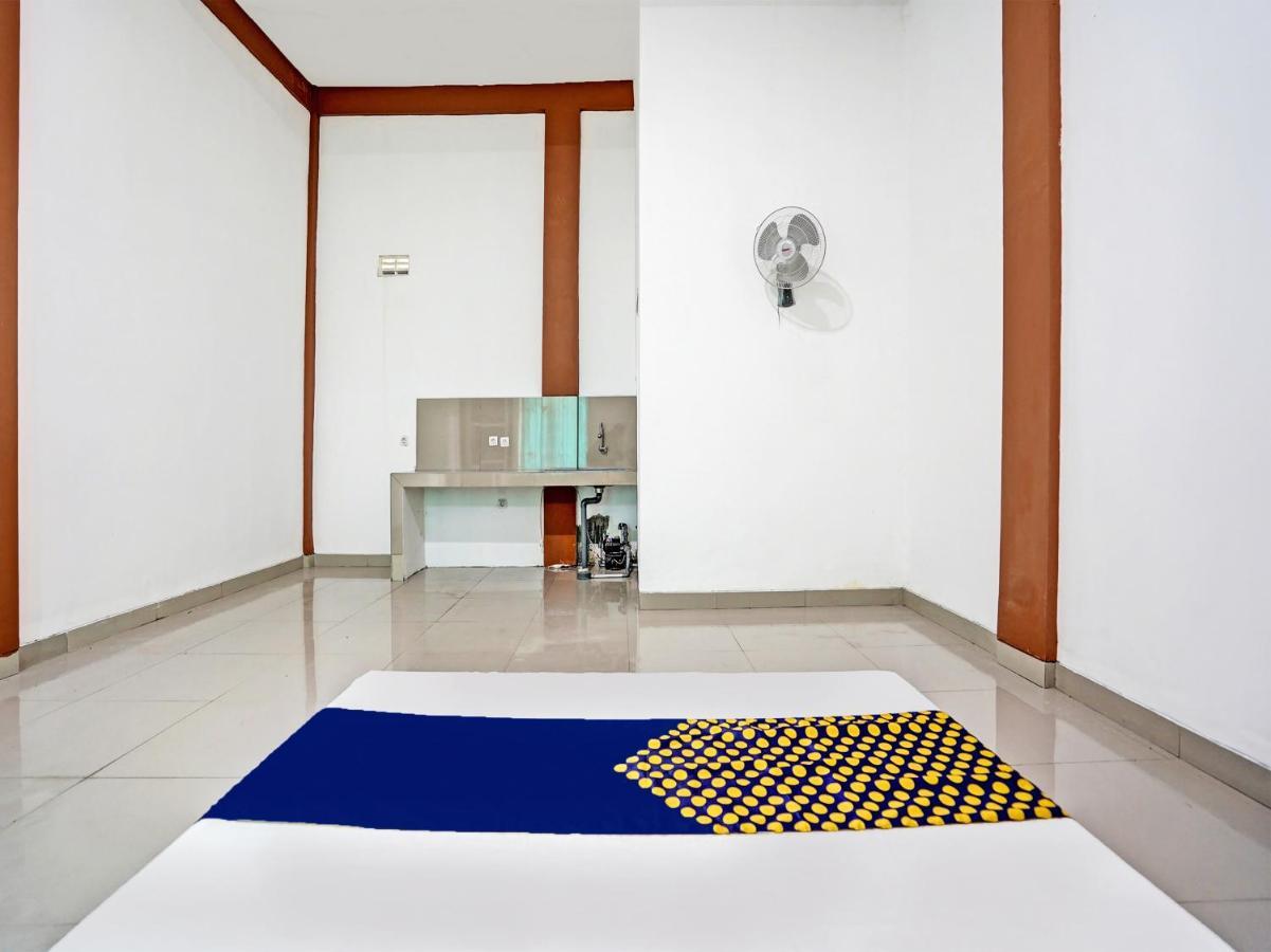 Отель Oyo 92006 Kost Sejahtera Syariah Сидоарджо Экстерьер фото