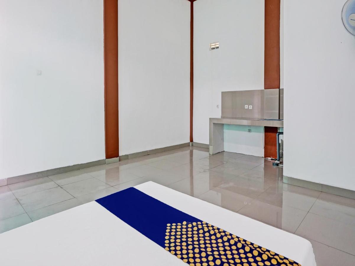 Отель Oyo 92006 Kost Sejahtera Syariah Сидоарджо Экстерьер фото