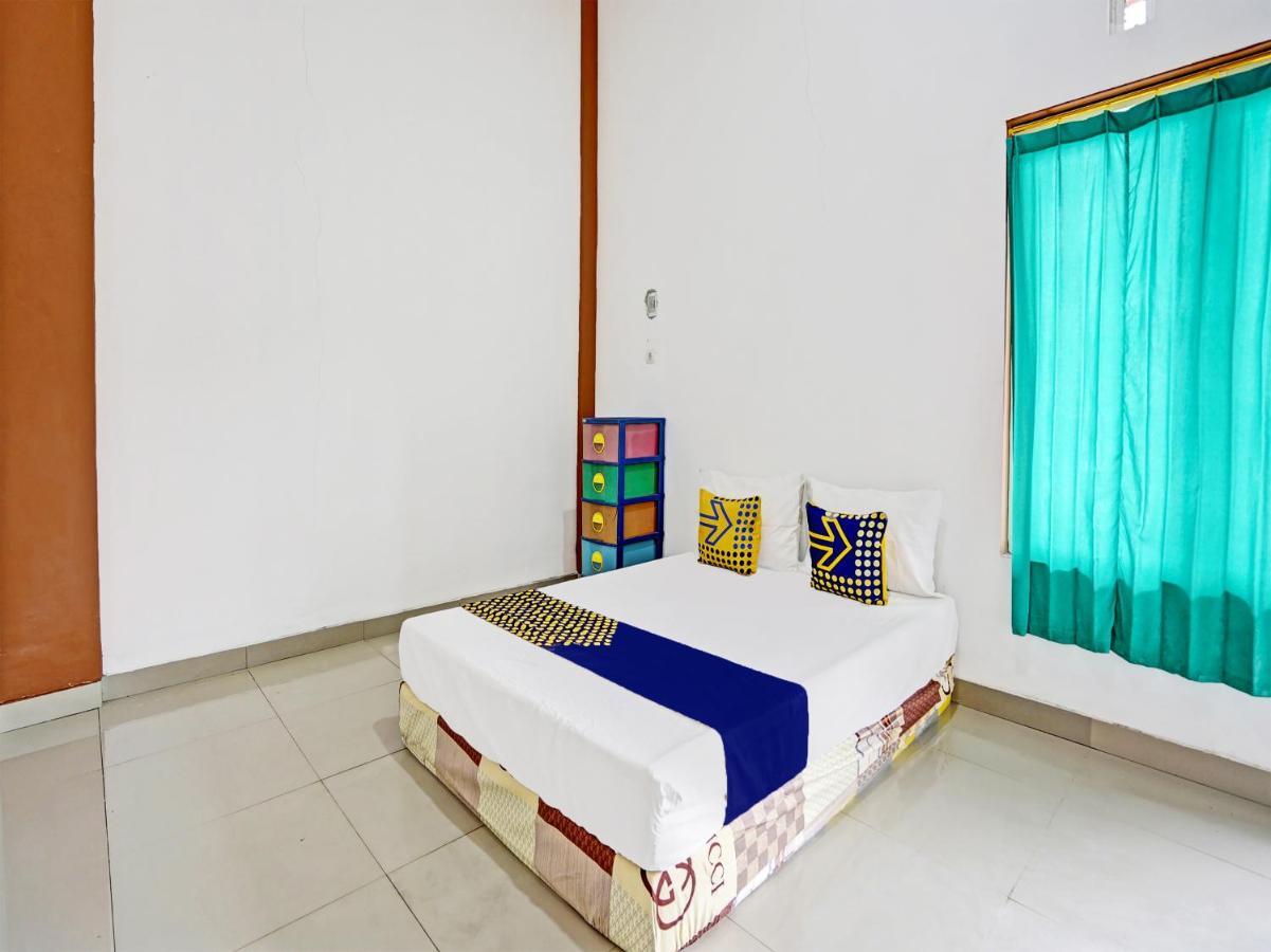 Отель Oyo 92006 Kost Sejahtera Syariah Сидоарджо Экстерьер фото
